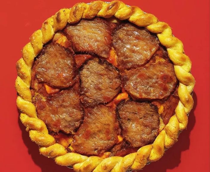 A hot savoury pie